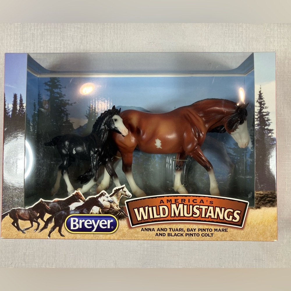 NIB Breyer Wild Mustang Set, Anna and Turari Pinto Mare & Colt, Gorgeous!
